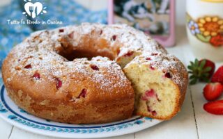 CIAMBELLA NUVOLA ALLE FRAGOLE E YOGURT