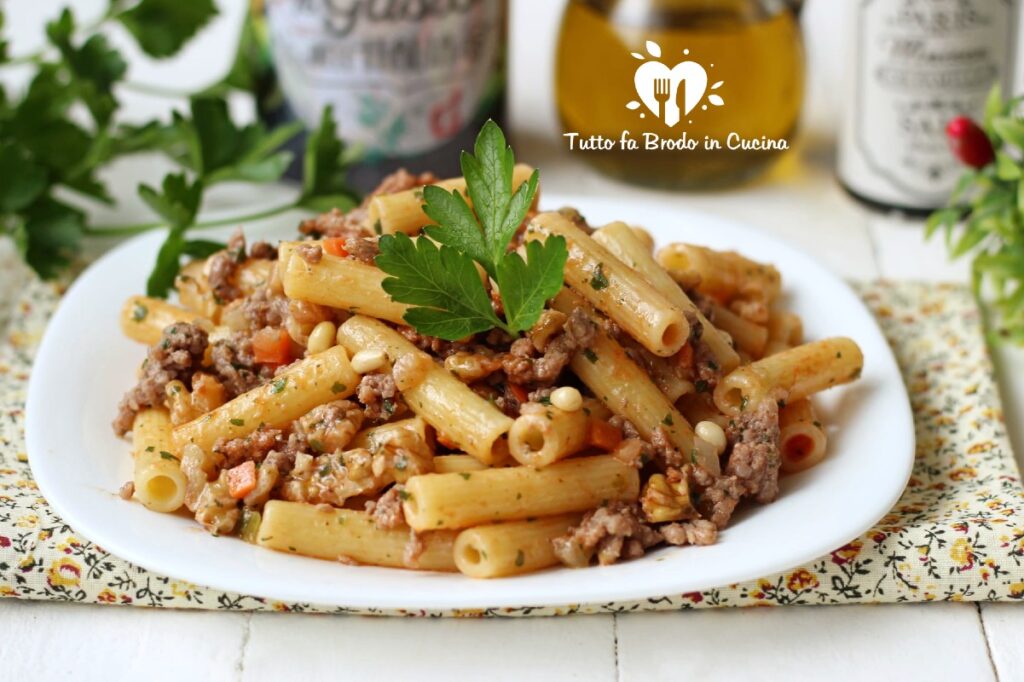 PASTA ALLA GENOVESE con noci e pinoli Tutto fa Brodo in Cucina