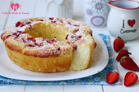 CIAMBELLA CON FARINA DI RISO E FRAGOLE