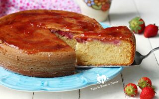 TORTA ALLE FRAGOLE E MARMELLATA