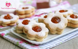 BISCOTTI ALLA CANNELLA E MARMELLATA