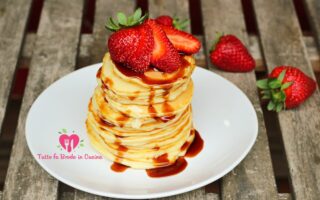 PANCAKE CON SCIROPPO DI CARAMELLO