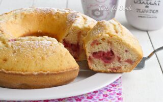 CIAMBELLA ALLE FRAGOLE MORBIDA