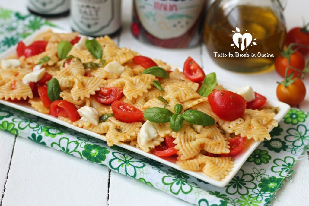 PASTA FREDDA ALLA CRUDAIOLA con mozzarella - Tutto fa Brodo in Cucina