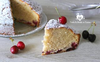 TORTA ALLE CILIEGIE E CANNELLA