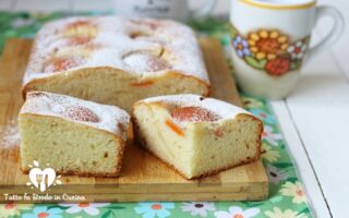 TORTA DI ALBICOCCHE ALLO YOGURT