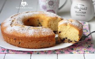 CIAMBELLA ALLA PANNA CON GOCCE DI CIOCCOLATO