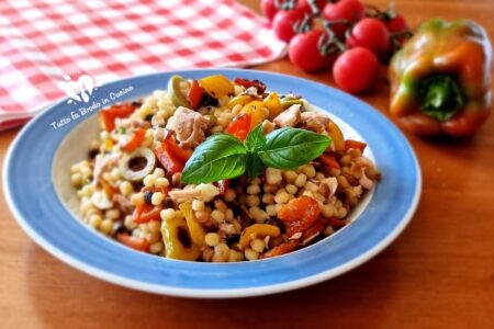 INSALATA DI FREGOLA SARDA CON PEPERONI E TONNO