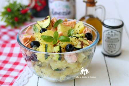 INSALATA DI PATATE E SALMONE CON OLIVE