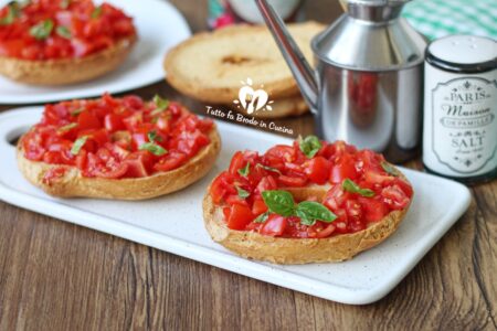 FRISELLE AL BASILICO E POMODORO