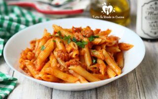 PASTA AL TONNO CON SUGO