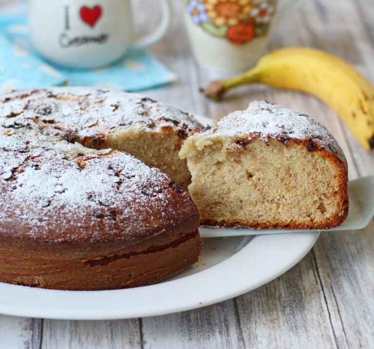 TORTA ALLE BANANE MORBIDA Con Gocce Di Cioccolato - Tutto Fa Brodo In ...