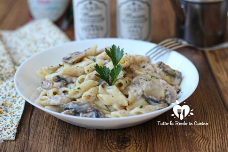 PASTA CREMOSA PROSCIUTTO E FUNGHI