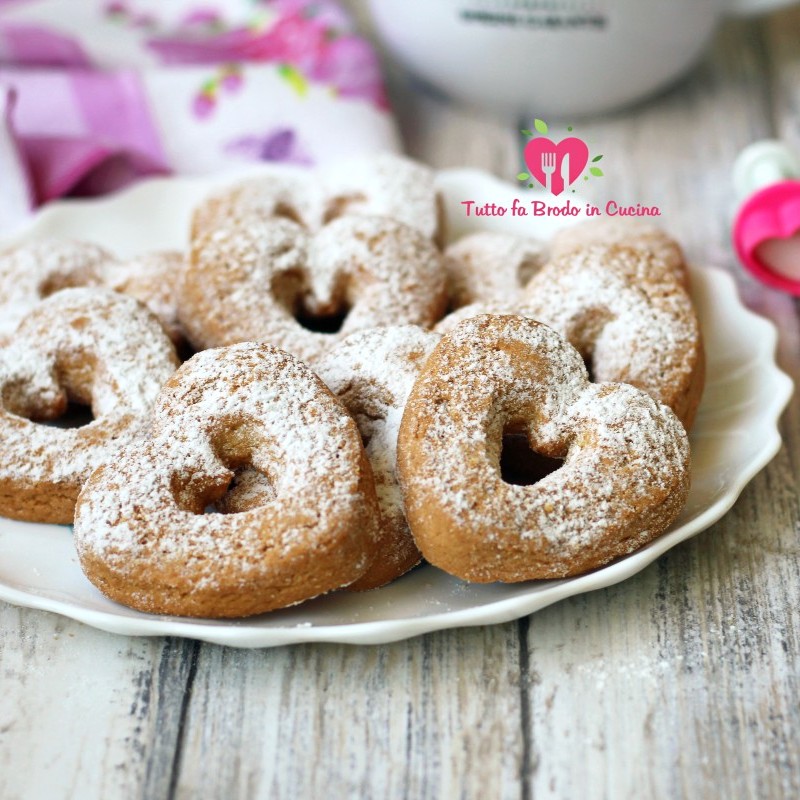 BISCOTTI CUORICINI ALLA CANNELLA