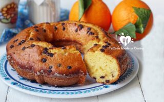 CIAMBELLA ALL'ARANCIA CON GOCCE DI CIOCCOLATO