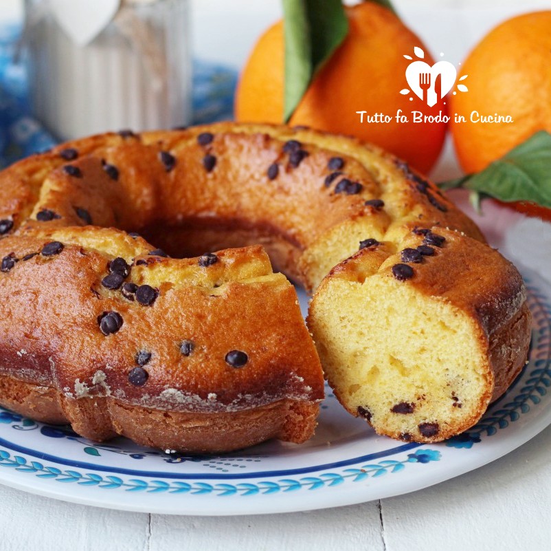 CIAMBELLA ALL'ARANCIA CON GOCCE DI CIOCCOLATO