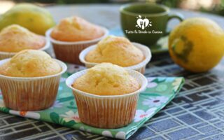 MUFFIN AL LIMONE E YOGURT SENZA LATTOSIO