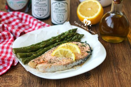 SALMONE AL CARTOCCIO CON ASPARAGI