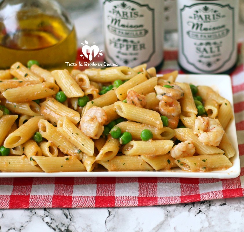 PASTA AI GAMBERETTI E PISELLI