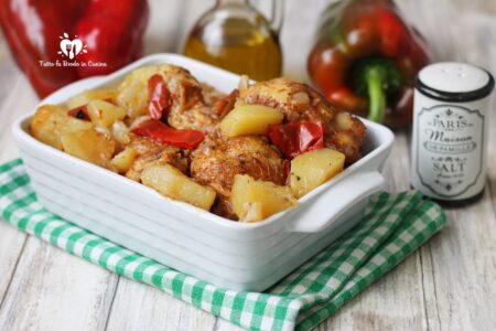 COSCE DI POLLO CON PATATE E PEPERONI