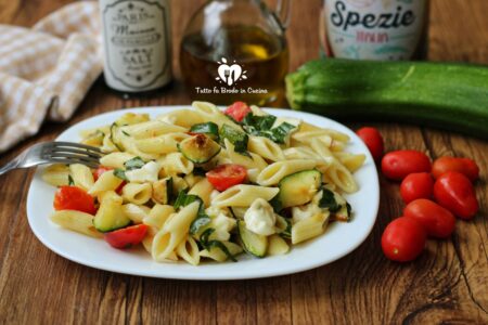 PASTA ALLA CRUDAIOLA CON ZUCCHINE