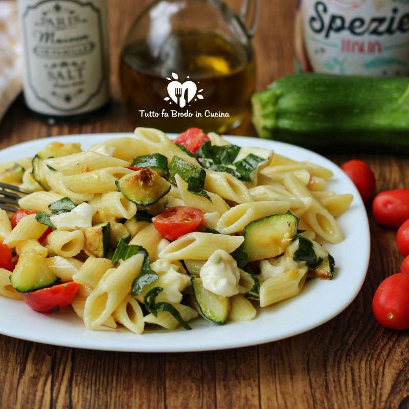 PASTA ALLA CRUDAIOLA CON ZUCCHINE