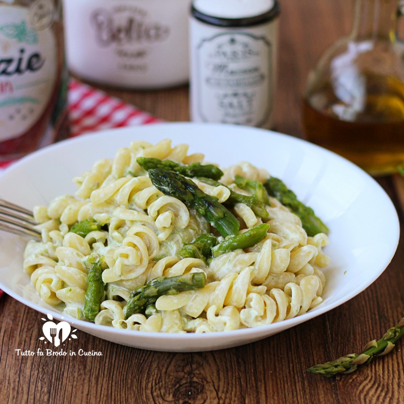 PASTA ALLA RICOTTA E ASPARAGI