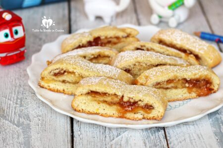 BISCOTTI ARROTOLATI CON MARMELLATA