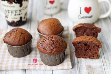 MUFFIN AL CACAO E LATTE