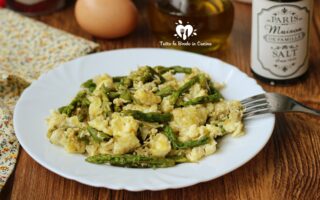 UOVA STRAPAZZATE CON ASPARAGI