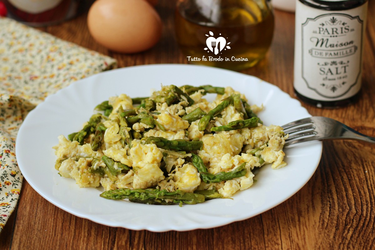 UOVA STRAPAZZATE CON ASPARAGI contorno o secondo piatto facile Tutto