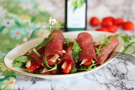 INVOLTINI DI BRESAOLA CON POMODORINI