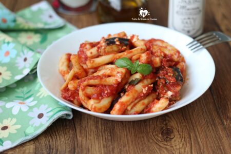 PASTA AL SUGO CON MELANZANE 