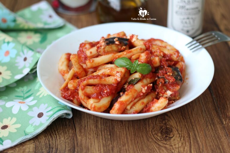 Pasta Al Sugo Con Melanzane Primo Piatto Estivo Facile Tutto Fa Brodo