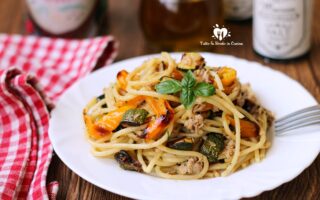 SPAGHETTI AL TONNO CON ZUCCHINE E PEPERONI