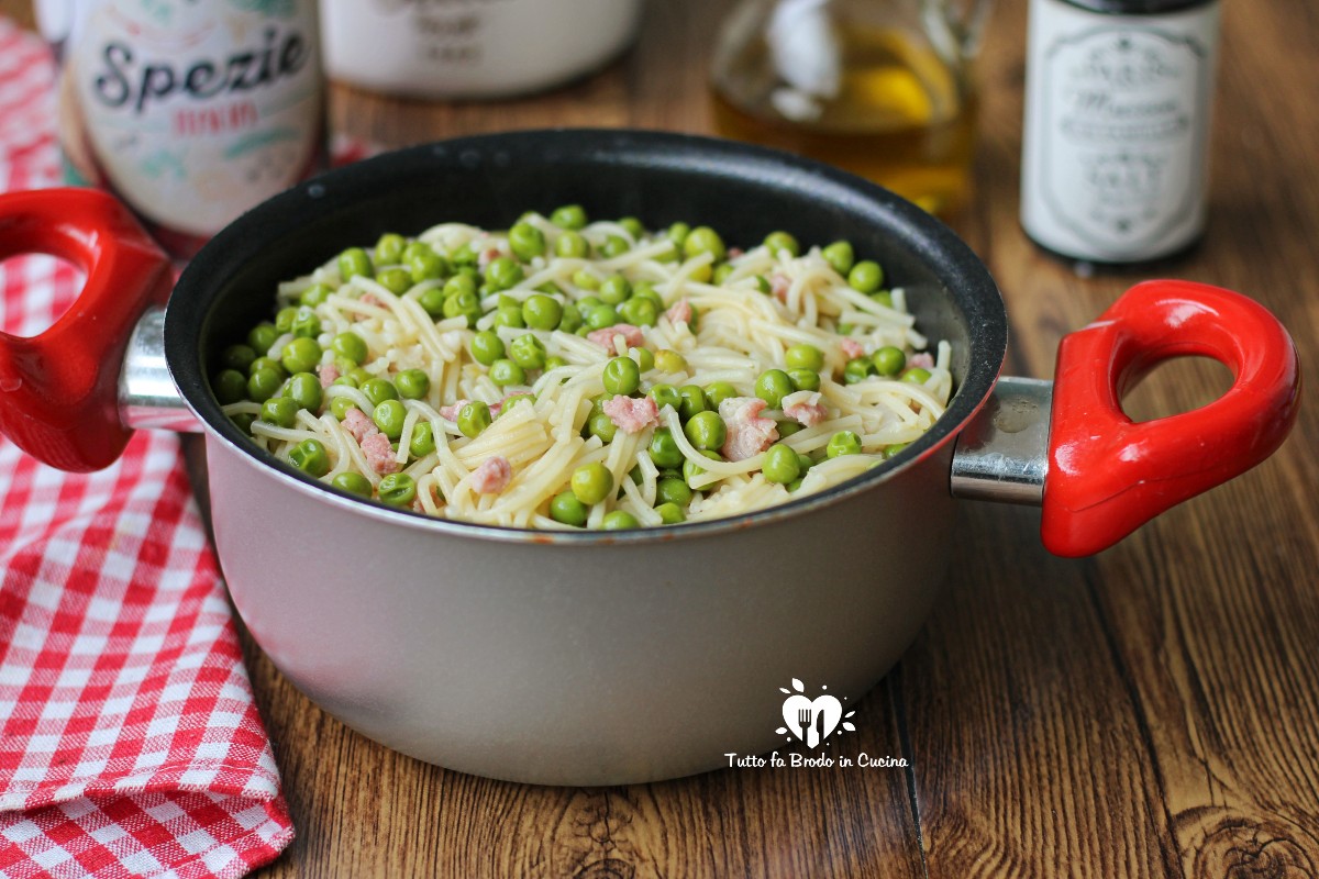 Pasta e piselli alla Napoletana "primo piatto tradizionale" Tutto fa
